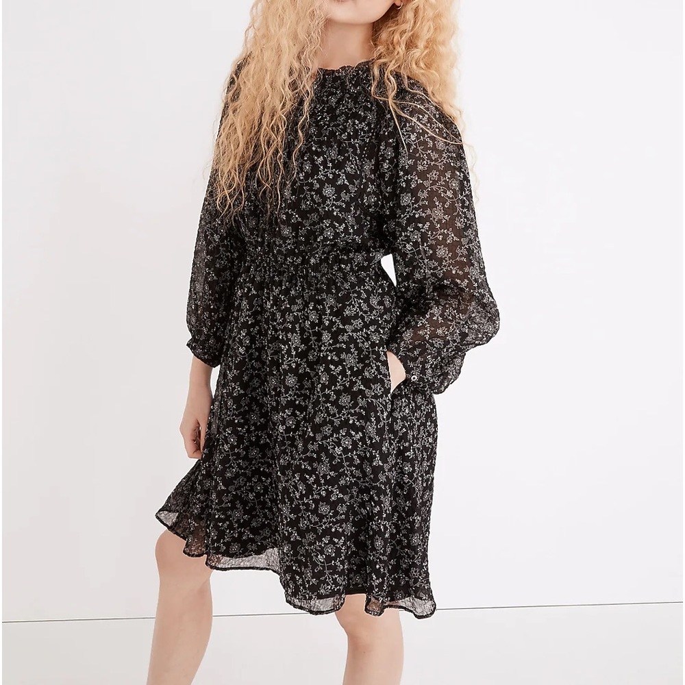 Madewell Ruffle-Neck Button-Front Mini
Dress in Dotted Vines medium